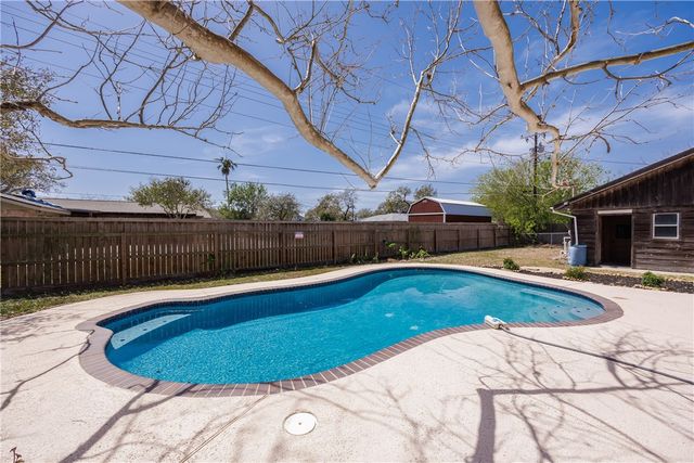 2021 Buckeye Dr, Ingleside, TX 78362