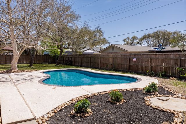 2021 Buckeye Dr, Ingleside, TX 78362