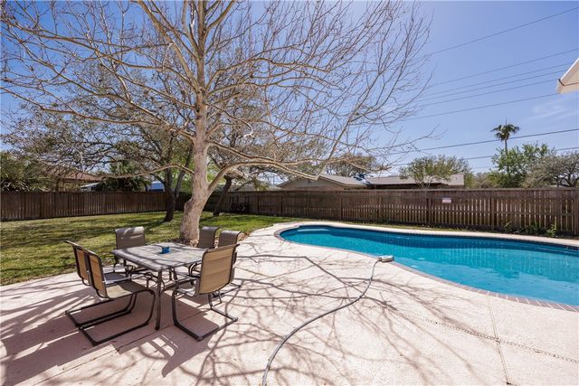 2021 Buckeye Dr, Ingleside, TX 78362