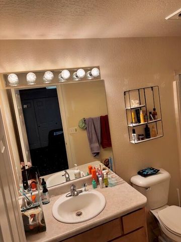 921 N Rose Street A, Phoenix, OR 97535