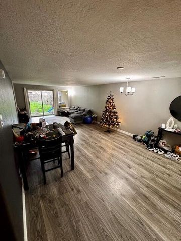 921 N Rose Street A, Phoenix, OR 97535