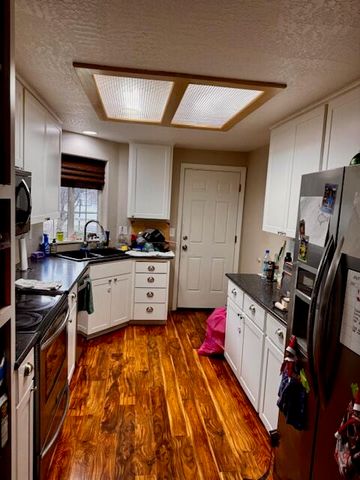 921 N Rose Street A, Phoenix, OR 97535