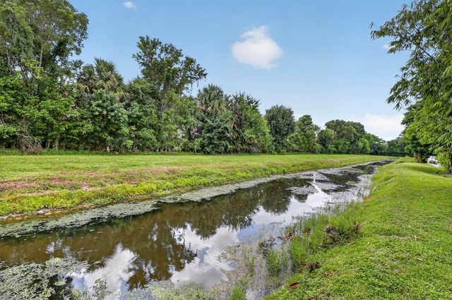 3360 Harness Circle, Wellington, FL 33449