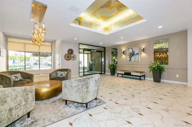 40 Stoner Avenue 2F, Great Neck Plaza, NY 11021