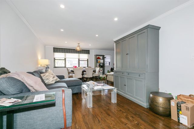 40 Stoner Avenue 2F, Great Neck Plaza, NY 11021