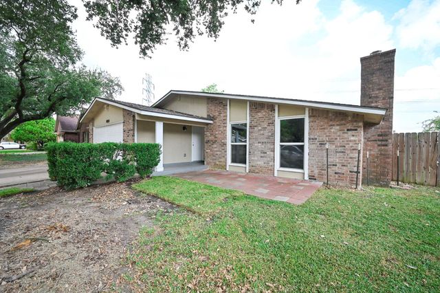 18318 Navajo Trail Drive, Spring, TX 77388