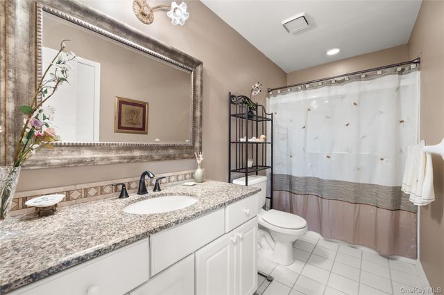 23 Stone Gate Court, Smithtown, NY 11787