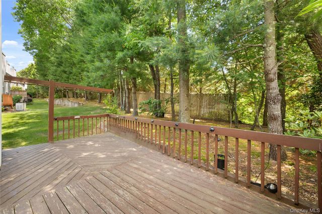 23 Stone Gate Court, Smithtown, NY 11787