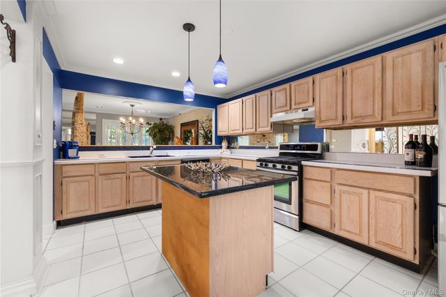 23 Stone Gate Court, Smithtown, NY 11787