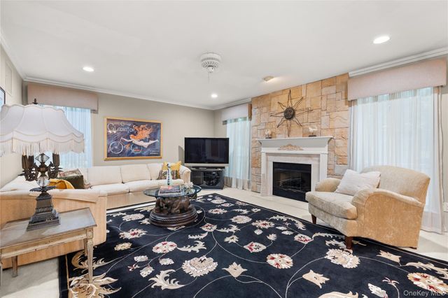 23 Stone Gate Court, Smithtown, NY 11787