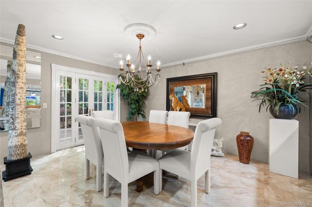 23 Stone Gate Court, Smithtown, NY 11787