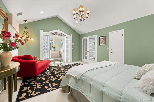 23 Stone Gate Court, Smithtown, NY 11787