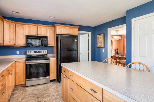 11 Maize Drive, Somersworth, NH 03878