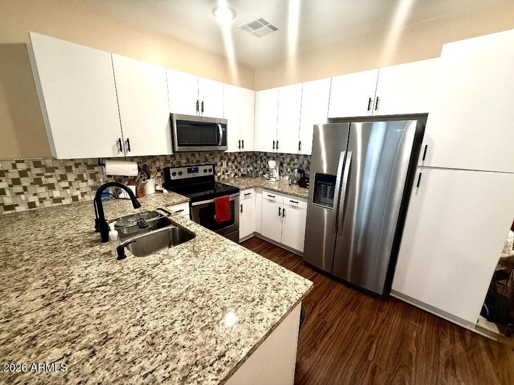 2329 E HUNTINGTON Drive, Phoenix, AZ 85040