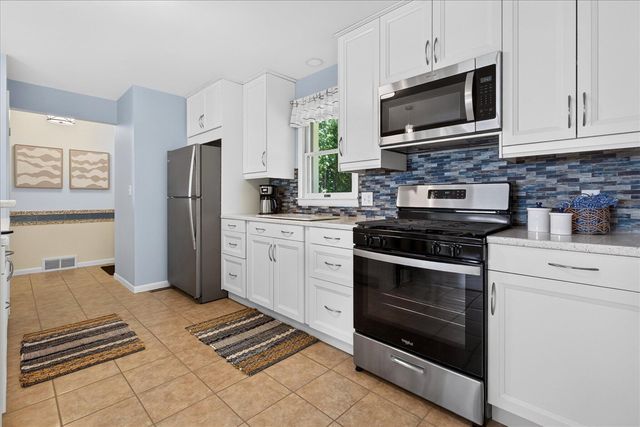 5190 Pier Road, Coloma, MI 49038
