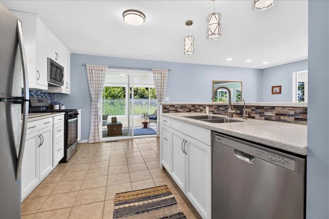 5190 Pier Road, Coloma, MI 49038