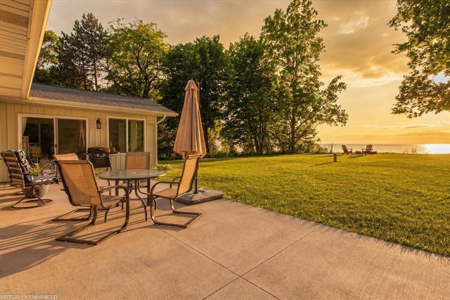 5190 Pier Road, Coloma, MI 49038