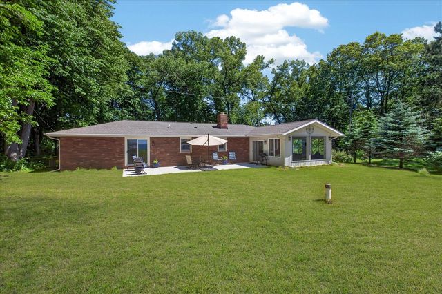 5190 Pier Road, Coloma, MI 49038