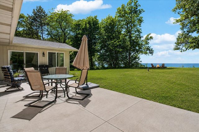 5190 Pier Road, Coloma, MI 49038