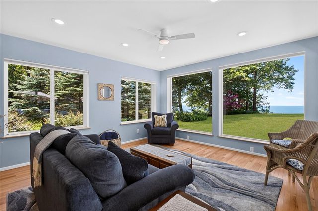 5190 Pier Road, Coloma, MI 49038
