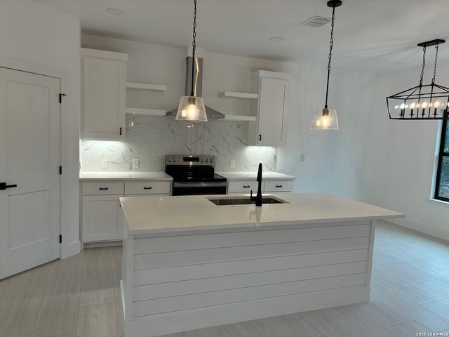 1860 Rocky Ridge Loop, Canyon Lake, TX 78133