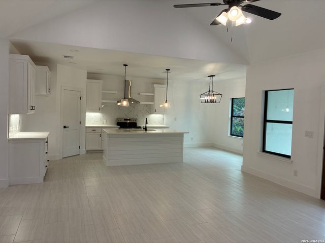 1860 Rocky Ridge Loop, Canyon Lake, TX 78133
