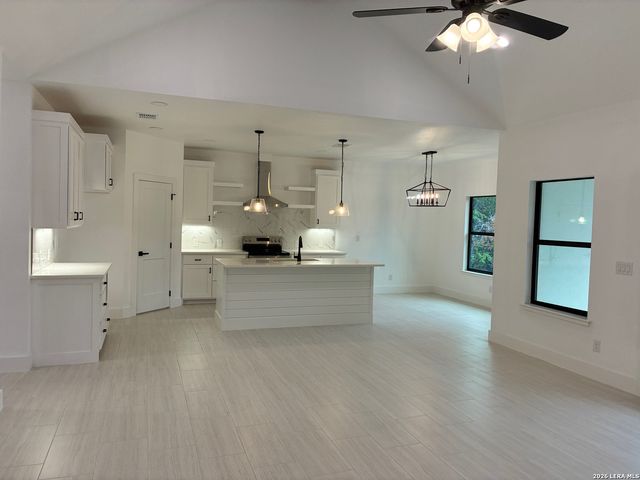 1860 Rocky Ridge Loop, Canyon Lake, TX 78133