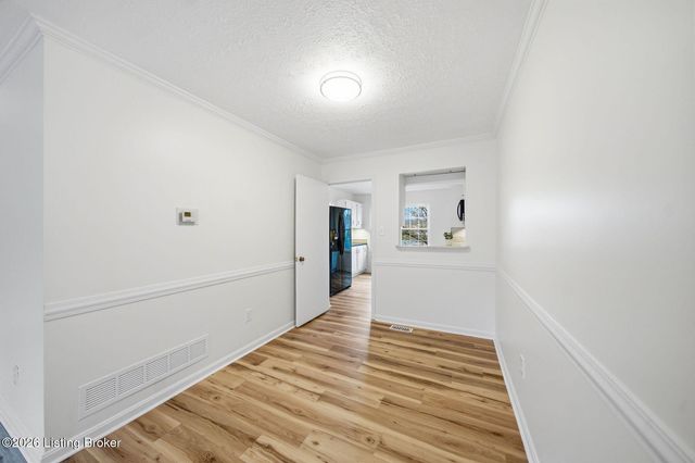 8609 Birch Ct, Louisville, KY 40242