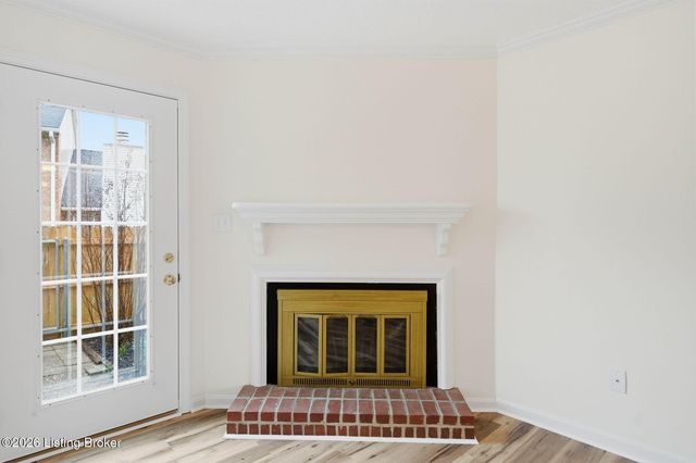 8609 Birch Ct, Louisville, KY 40242