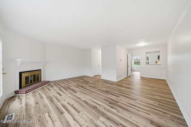 8609 Birch Ct, Louisville, KY 40242