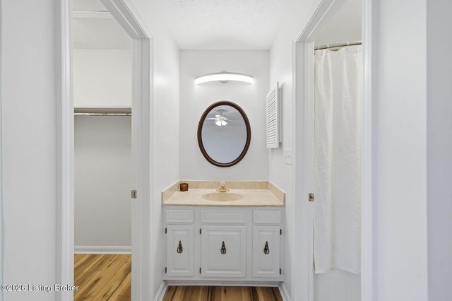 8609 Birch Ct, Louisville, KY 40242