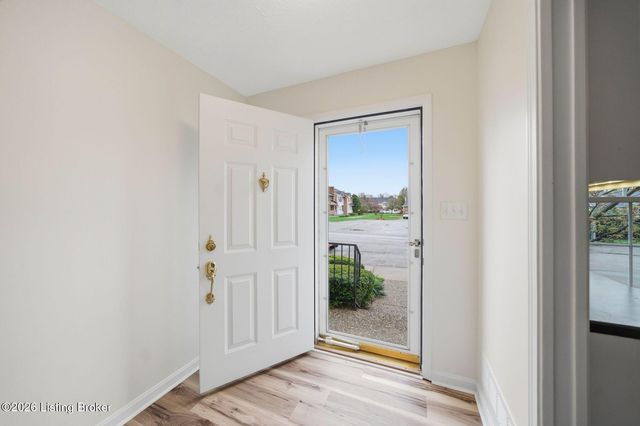 8609 Birch Ct, Louisville, KY 40242