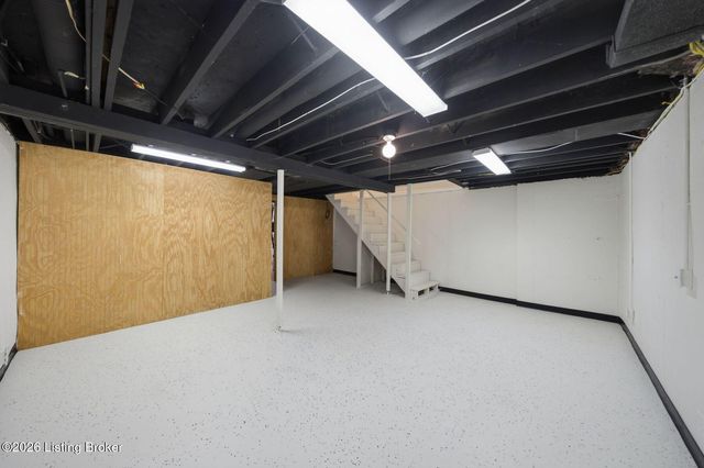 8609 Birch Ct, Louisville, KY 40242