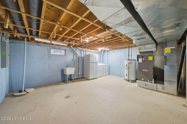 8609 Birch Ct, Louisville, KY 40242