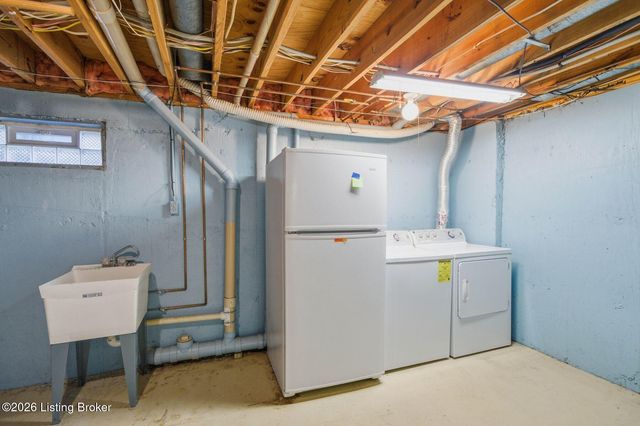 8609 Birch Ct, Louisville, KY 40242