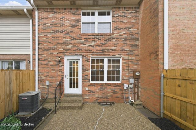 8609 Birch Ct, Louisville, KY 40242