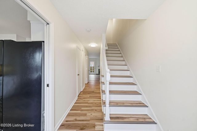 8609 Birch Ct, Louisville, KY 40242