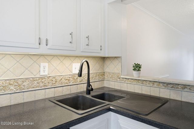 8609 Birch Ct, Louisville, KY 40242