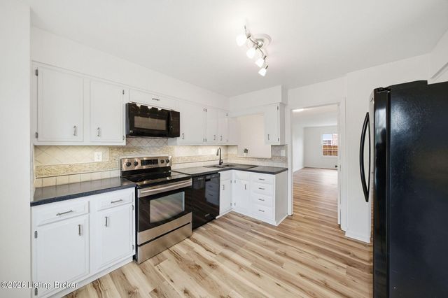 8609 Birch Ct, Louisville, KY 40242