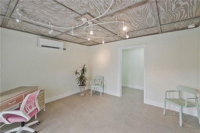 480 Oak AVE, Naples, FL 34108