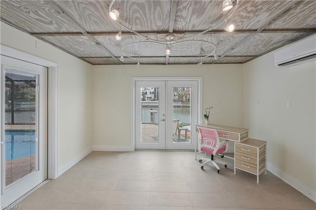 480 Oak AVE, Naples, FL 34108