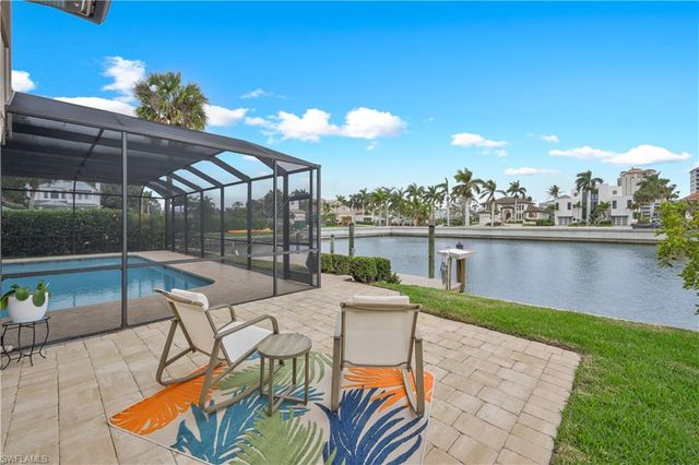 480 Oak AVE, Naples, FL 34108