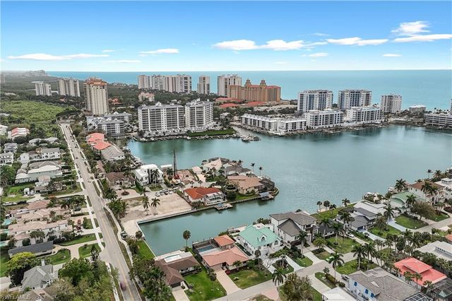 480 Oak AVE, Naples, FL 34108