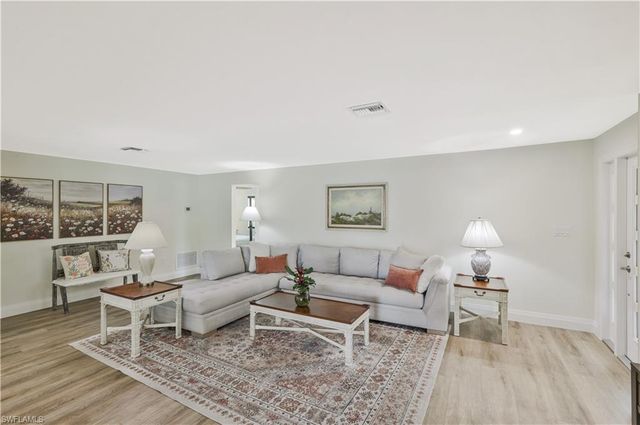 480 Oak AVE, Naples, FL 34108