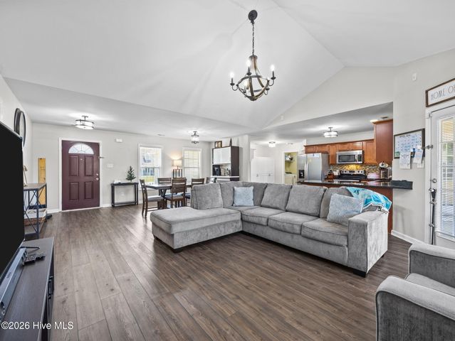 209 Cherry Blossom Drive, Richlands, NC 28574