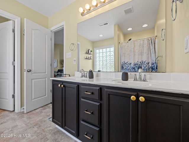 209 Cherry Blossom Drive, Richlands, NC 28574