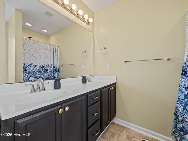 209 Cherry Blossom Drive, Richlands, NC 28574