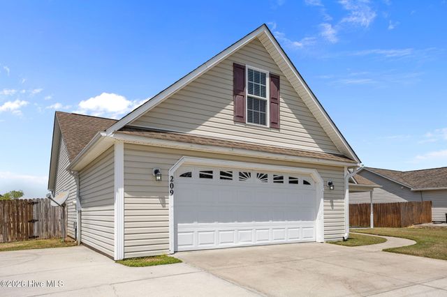 209 Cherry Blossom Drive, Richlands, NC 28574