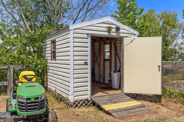 209 Cherry Blossom Drive, Richlands, NC 28574