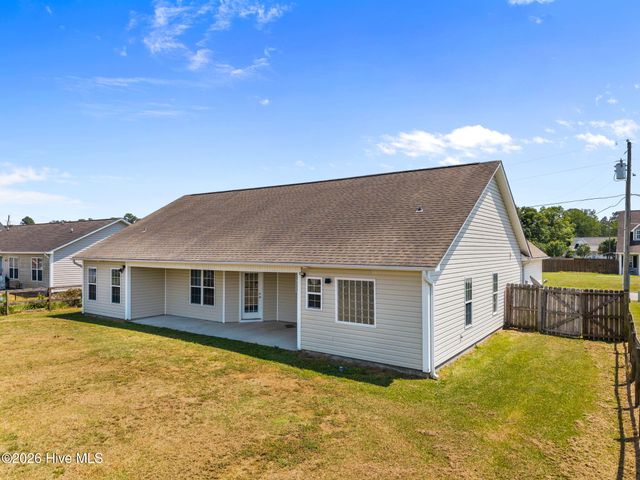 209 Cherry Blossom Drive, Richlands, NC 28574